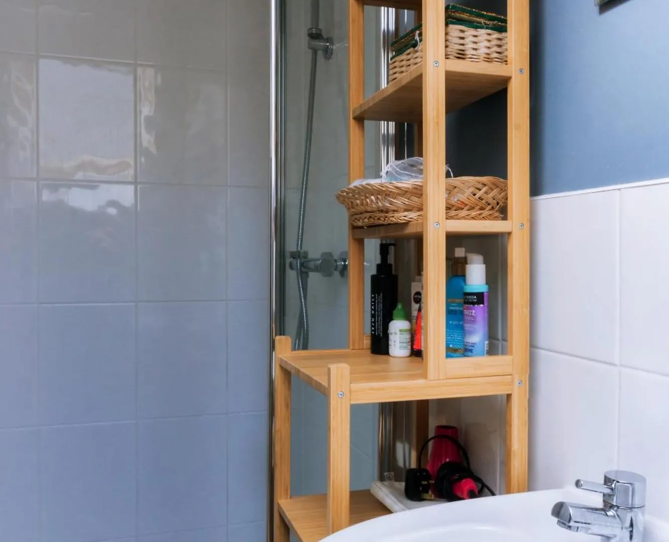 Stylish 3 Bedroom Apartment Near Hollyrood Park Edinburgh