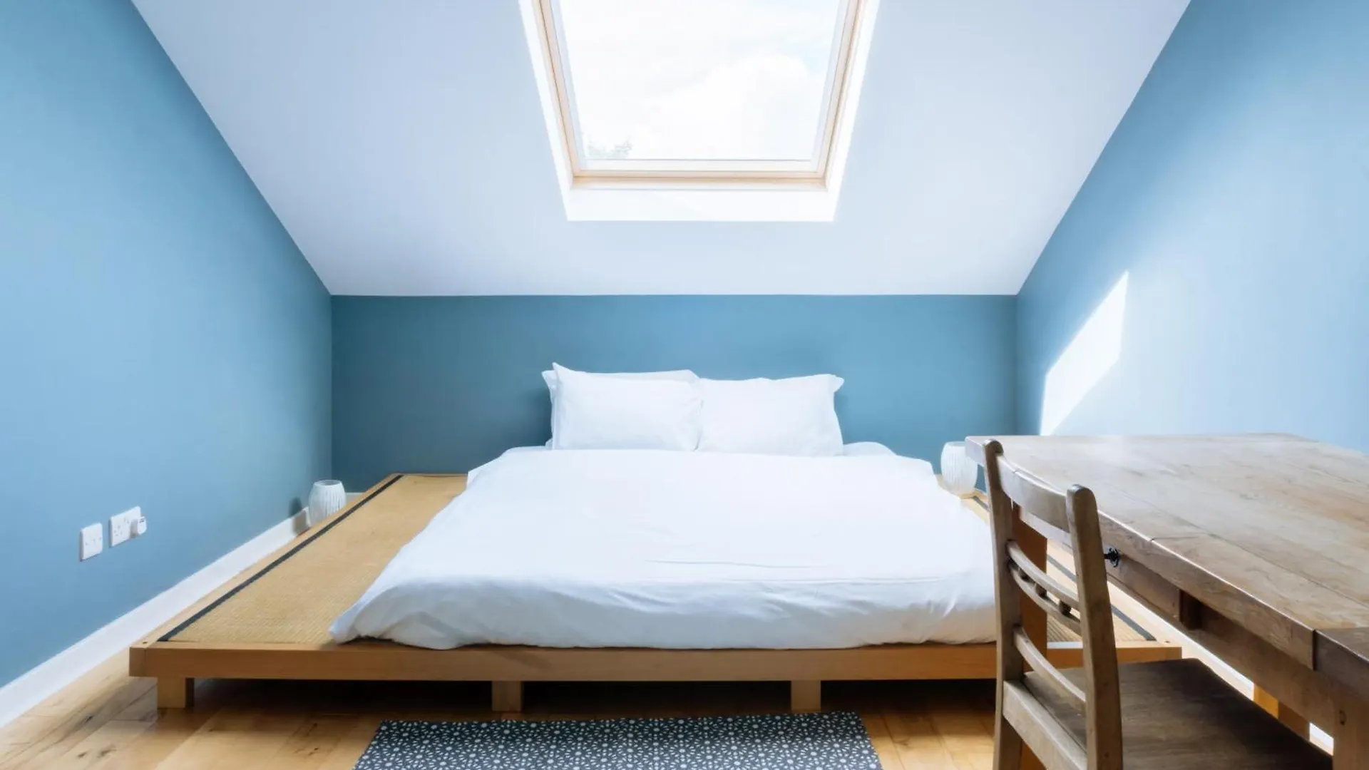 Stylish 3 Bedroom Apartment Near Hollyrood Park Edinburgh United Kingdom