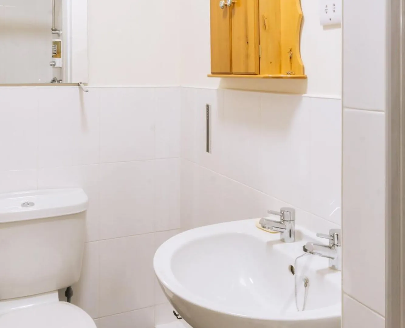Stylish 3 Bedroom Apartment Near Hollyrood Park Edinburgh