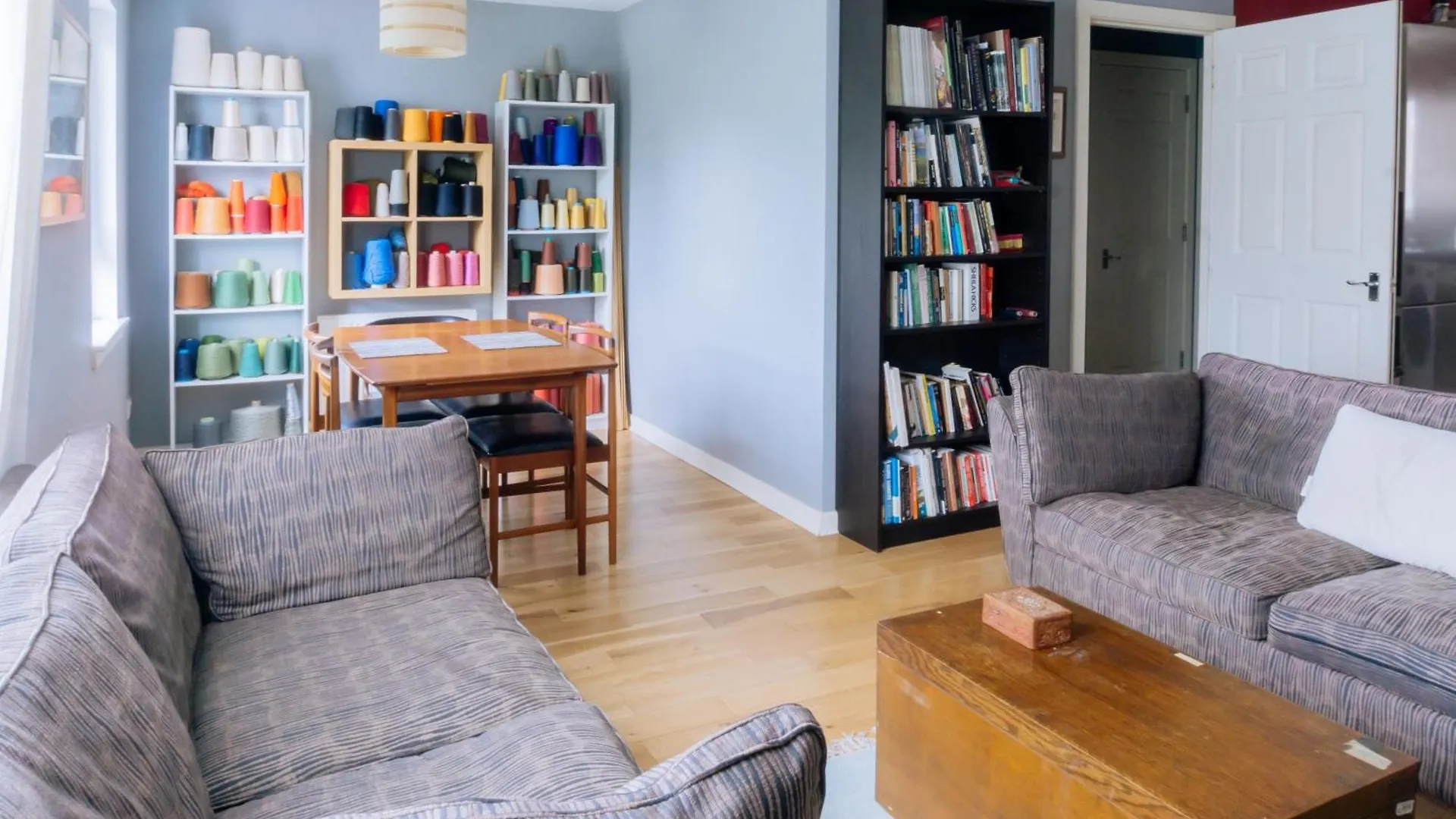 Stylish 3 Bedroom Apartment Near Hollyrood Park Edinburgh 0*,