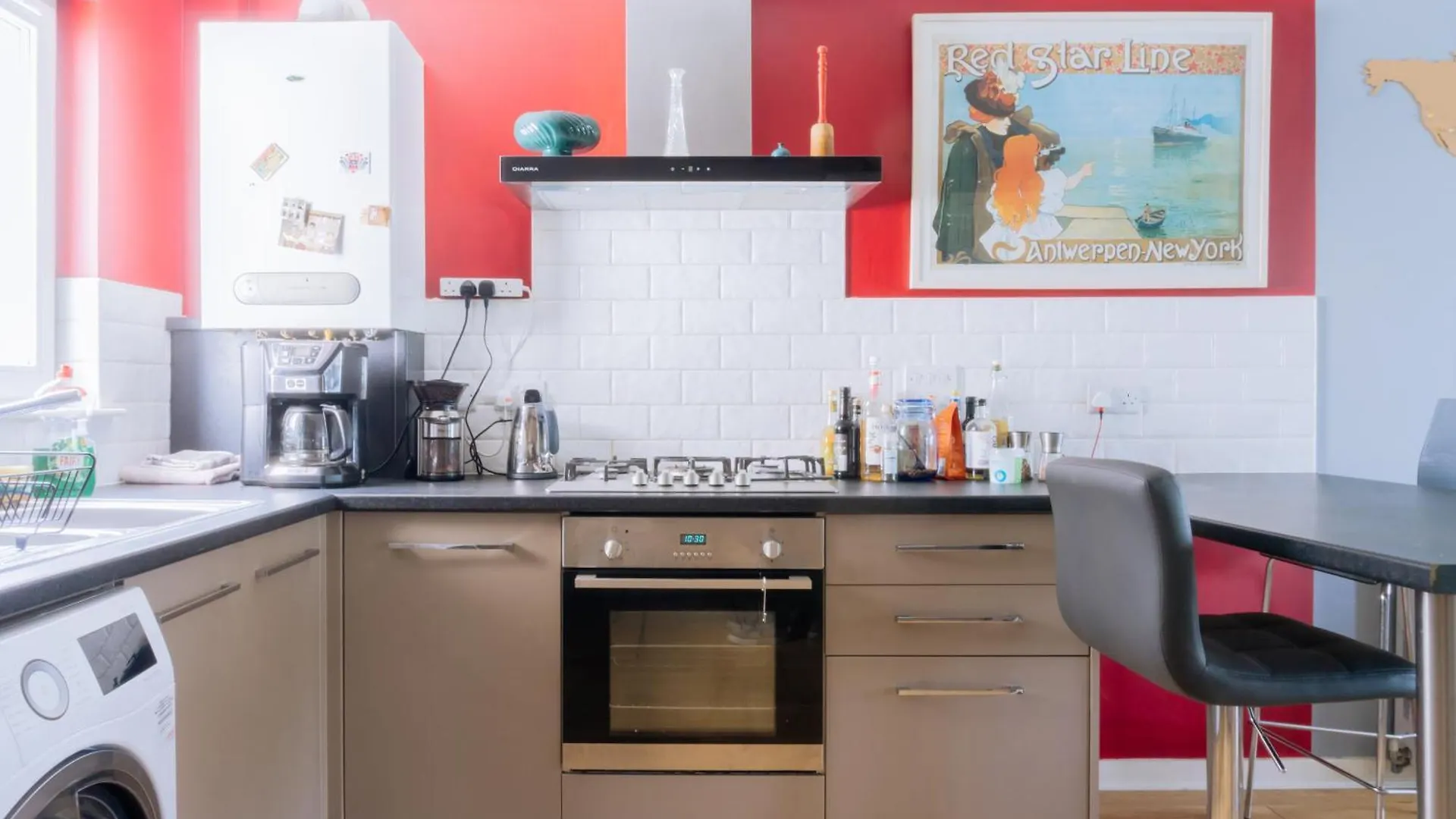 Stylish 3 Bedroom Apartment Near Hollyrood Park Edinburgh