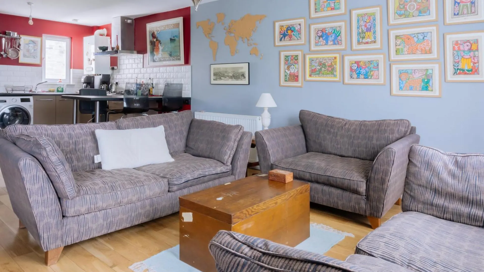 Stylish 3 Bedroom Apartment Near Hollyrood Park Edinburgh