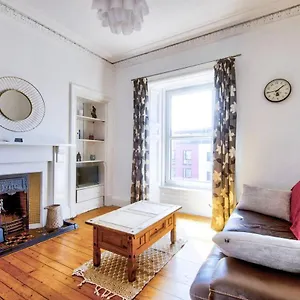 Entire Period Flat By Centre Apartment