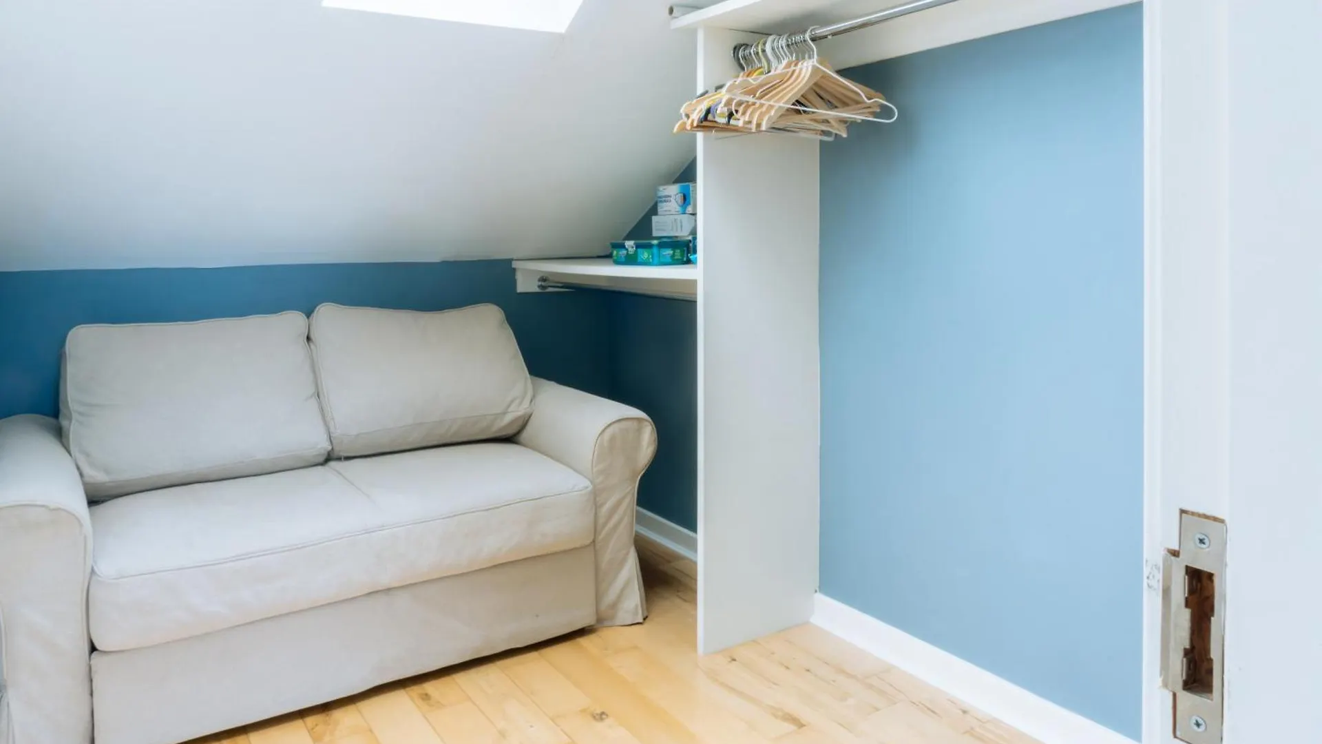 Stylish 3 Bedroom Apartment Near Hollyrood Park Edinburg