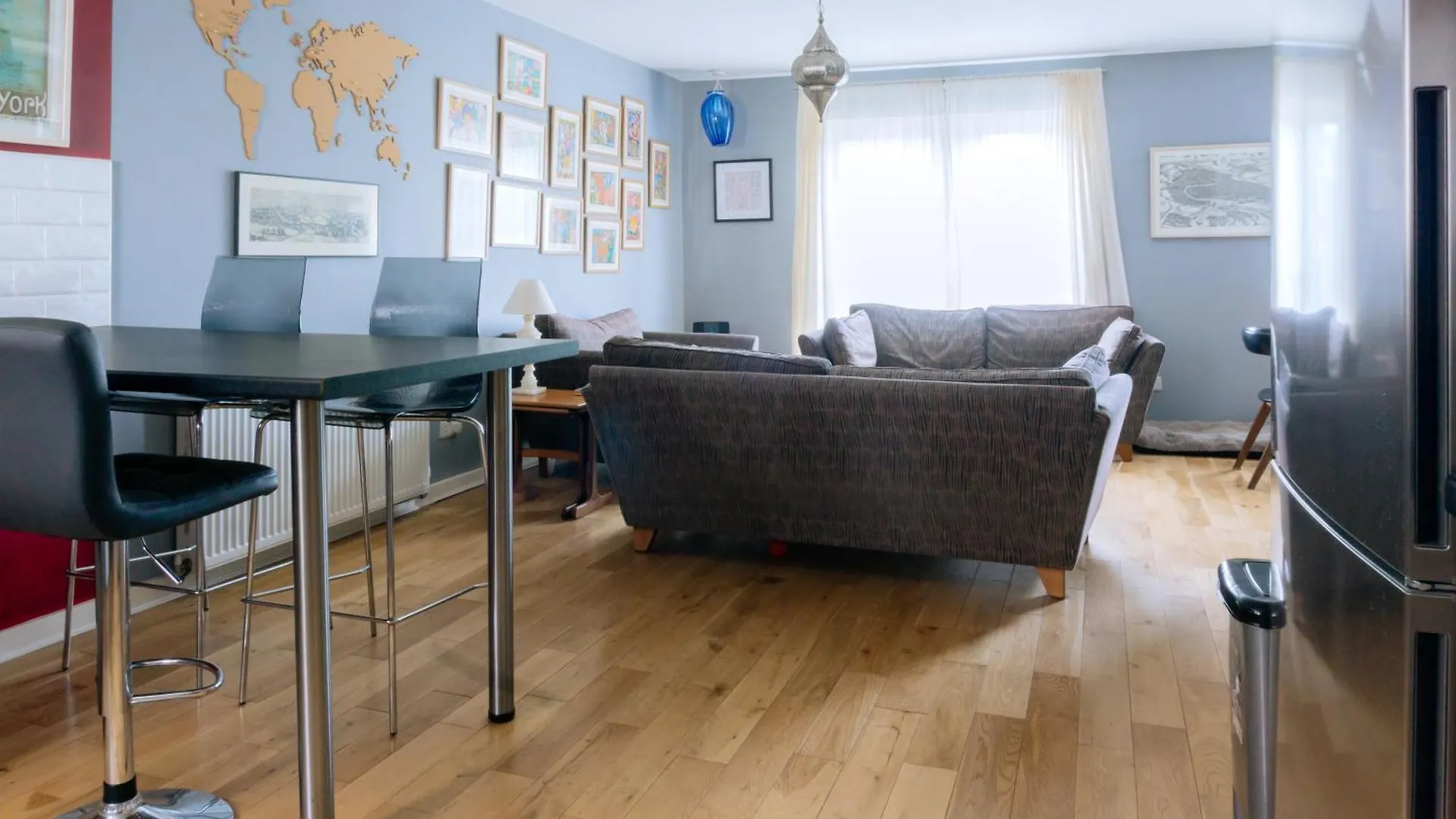Stylish 3 Bedroom Apartment Near Hollyrood Park Edinburg