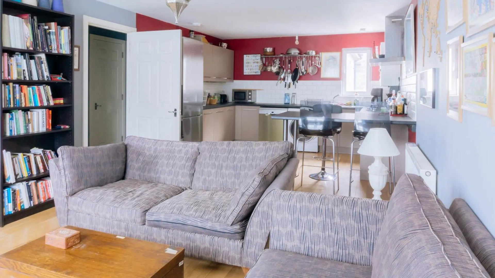 Stylish 3 Bedroom Apartment Near Hollyrood Park Edinburg Storbritannien